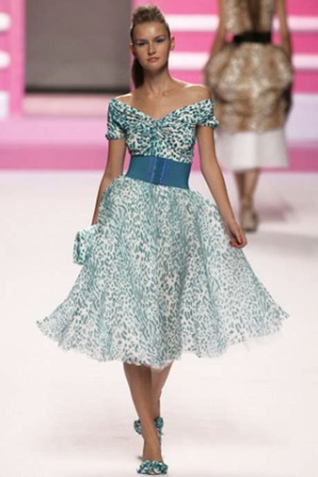 Da un vecchio appartamento degli anni '60 a una villa . Abiti degli anni 50