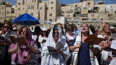 jewish women pray at jerusalem holy site angering rabbi fox news
