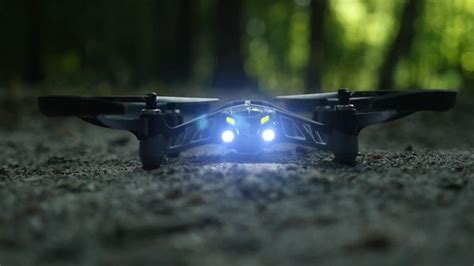 parrot airborne night blaze drones sur son videocom