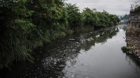 Sungai Citarum Tercemar Limbah Air Berubah Jadi Hitam Bagian Hot Sex