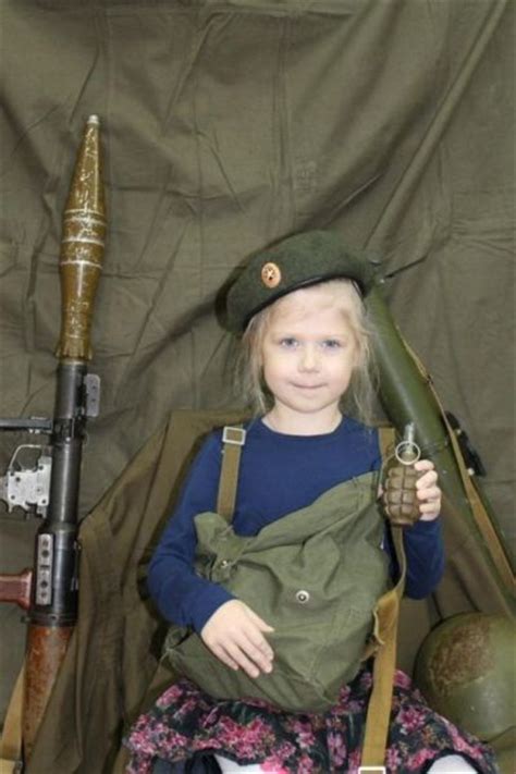 俄罗斯幼儿园儿童持ak47步枪上认知课 图 ak47 俄罗斯 儿童 新浪军事