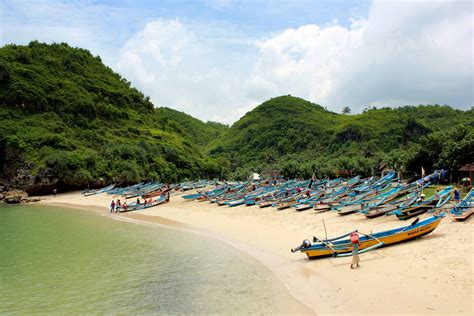 Nugroho Kuthit Wisata Pantai Nelayan Ngrenehan