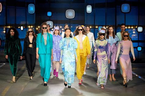 top fashion designers   world trendy matter