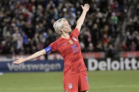 uswnt s megan rapinoe becomes first openly gay woman to pose for si