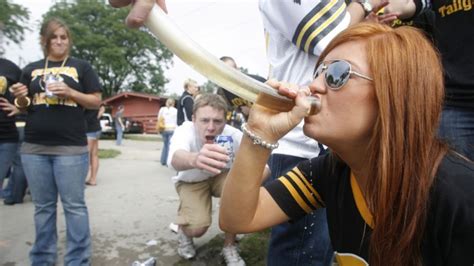 Nearly 1 In 10 U S High School Seniors Reports Extreme Binge Drinking