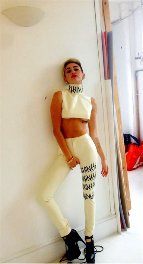 miley cyrus flashes underboob abs in crop top wants us to know she s