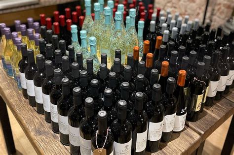 raad hoeveel flessen wijn hier staan de winnaar krijgt een wijnpakket met  fl restaurant