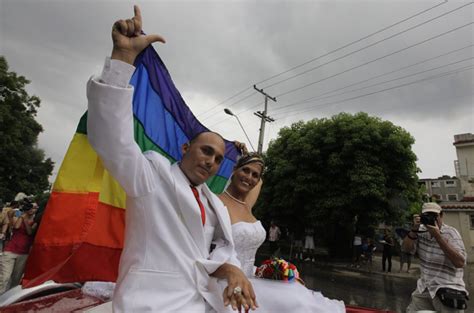 Cuba Celebrates Its First Transgender Wedding China News Al Jazeera