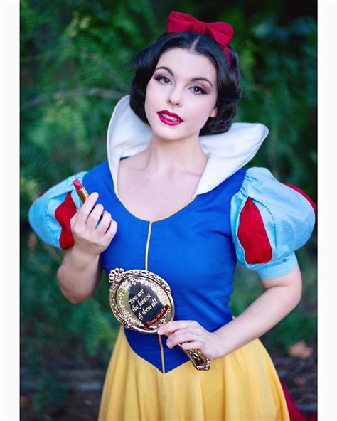 the real life snow white by amber arden cosplaygirls