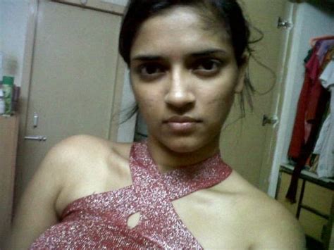 Tamil Actress Vasundhara New Leaked Selfie Hot Pictures With Lover