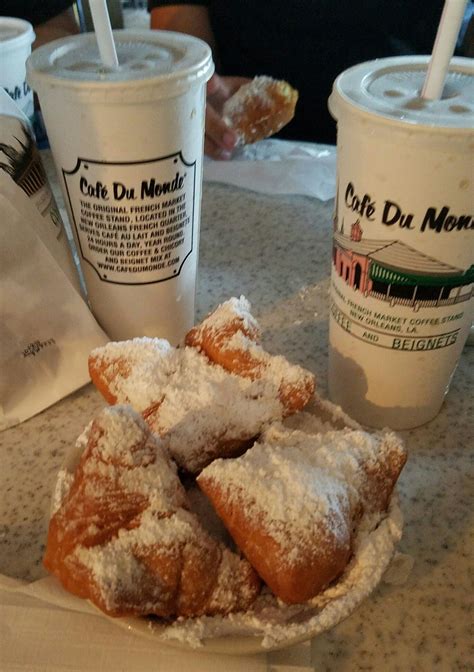 cafe du monde  orleans la cofee beignets  orleans places