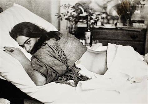 frida kahlo in 45 vintage photos fubiz media