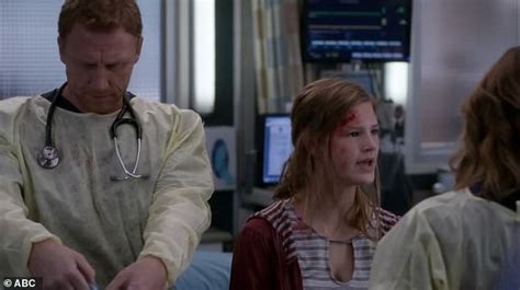 Grey S Anatomy Recap Teddy Tells Owen She’s Pregnant And Meredith Is