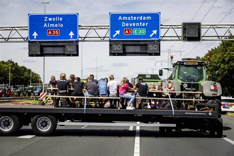 boerenprotesten  nederland leiden tot levensgevaarlijke acties de standaard