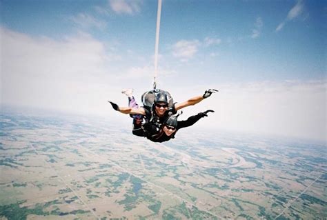 skydiving  dubai operators cost booking  updated