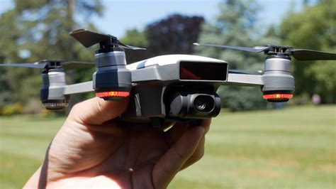 test du dji spark le mini drone quon commande au doigt   loeil