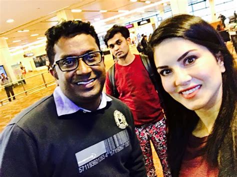 Spotted Sunny Leone At Delhi Airport Movies