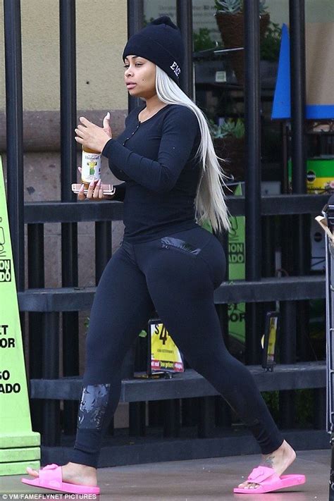 make up free blac chyna shows off her derriere in skintight leggings