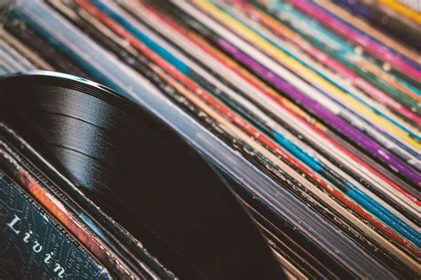 vinyl albums  audiophiles sound  silence