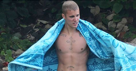 justin bieber towels off after going for a naked swim in hawaii — long room