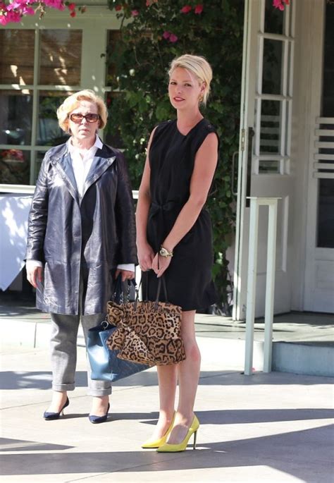 katherine heigl s electronic cigarette and lunch with her mother lainey gossip entertainment update