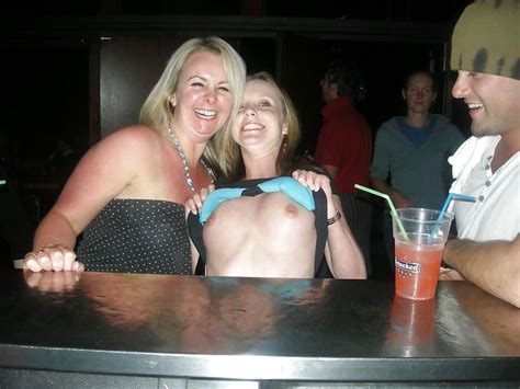 wife flashing tits at bar porn pictures