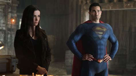 superman lois season  showrunner teases doomsday debut syfy wire
