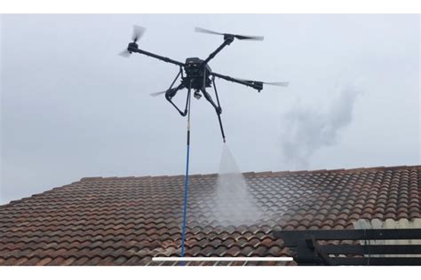 professional aerial spraying soft wash roof cleaning lavado