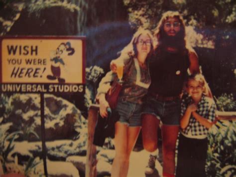 32 Vintage Photos Show Hippie Lifestyle In The Late 1960s And 1970s