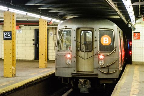 multiple mta subway lines delayed   signal problems