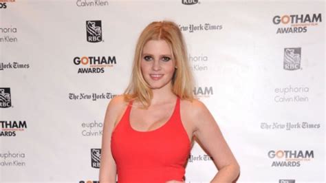 Lara Stone S Sophisticated Sexy Maternity Style Makes Me