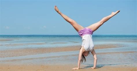 5 Handstand Benefits Why You Should Do Them Every Day