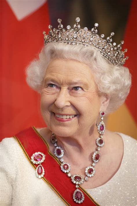 20 times queen elizabeth was a total badass rare photos of queen