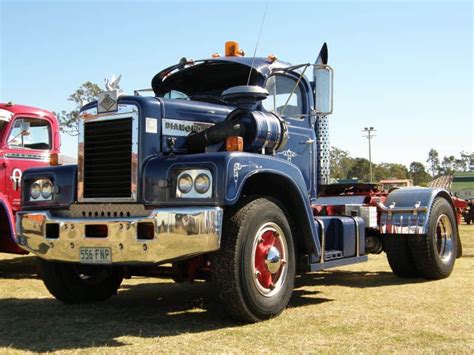 vintage diamond reo truck heavyhauling big trucks trucks vintage trucks