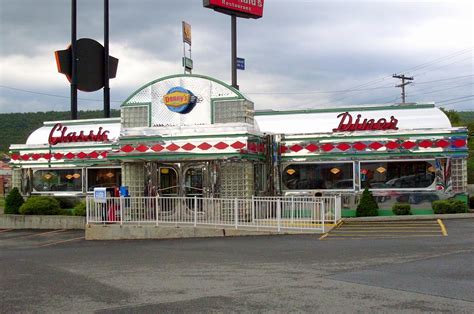 dennys classic diner breezewood   set     flickr