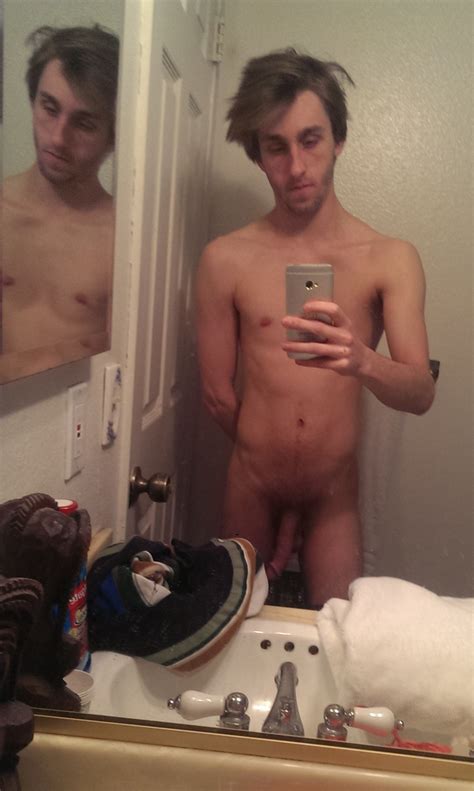Skinny Cam Gay Tom3dud Shares His Dick • Mrgays