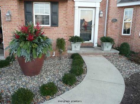 easy landscaping for front porch area low maintenance this is what i need landscaping