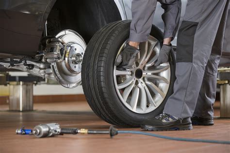 tire repair  replace repairer ban mechanics wechselt autoreifen