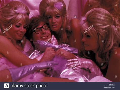 Mike Myers And Fembots Austin Powers International Man Of