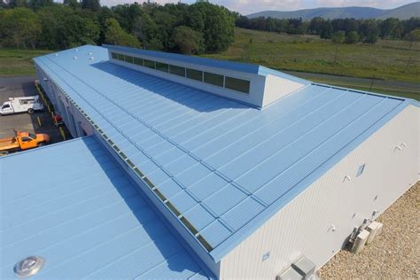 insulated metal roof panels grow  popularity    roofing contractor