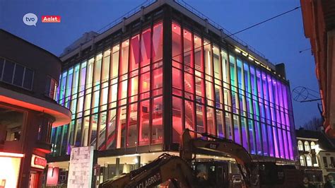 cc de werf  aalst verlicht  regenboogkleuren tegen homofobie tvoost