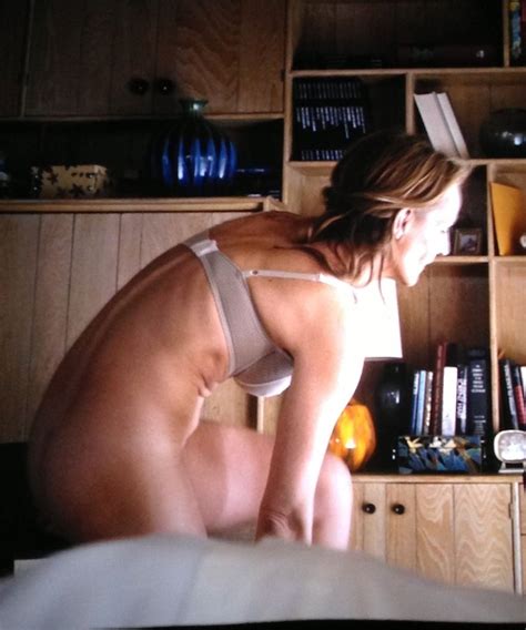 helenhunt4 in gallery helen hunt fully naked picture 4 uploaded by larryb4964 on