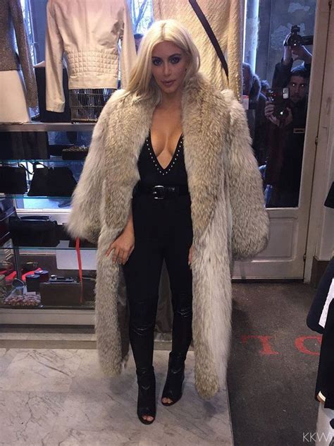 kim kardashian shares fully naked bathroom selfie with platinum blonde hair irish mirror online
