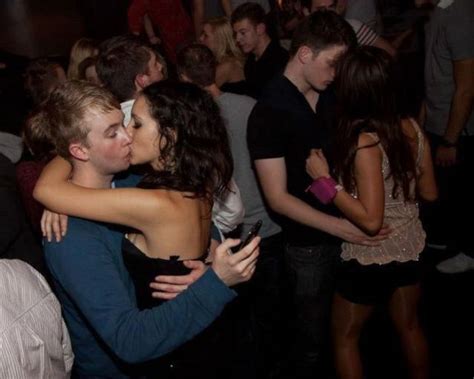 Painfully Awkward Nightclub Photos 50 Pics Picture 42