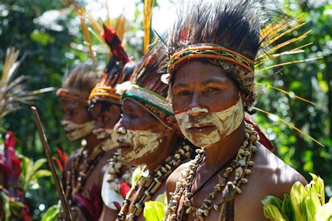 パプアニューギニアの部族の村にホームステイ！マッドマンに会いに行く！