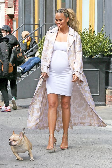 Chrissy Teigen Borrows Kim Kardashian S Maternity Uniform