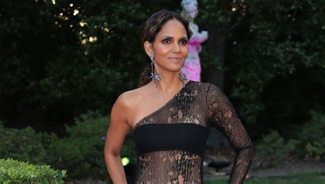 halle berry s diet revealed by personal trainer in interview hollywood life