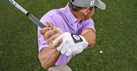 pros  cons  wearing  golf glove    affect  game