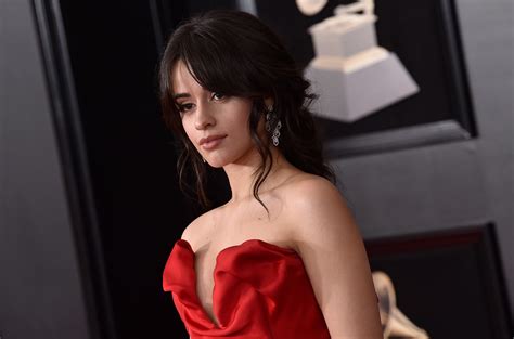 Grammys 2018 Camila Cabello Stops Interview To Adjust Boobs On The Red