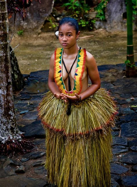 Yapese Woman Photograph By Lee Craker In 2020 American Indian Girl